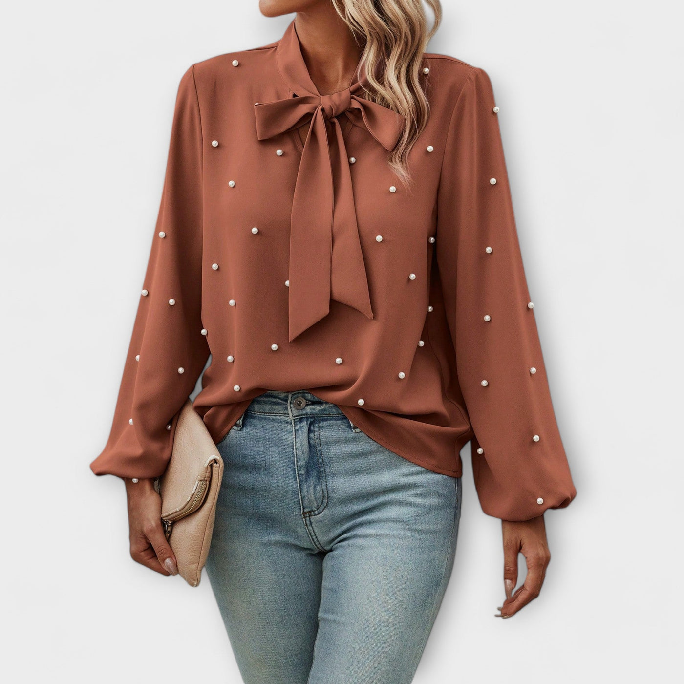 Sophia – Blouse élégante avec détails en perles et nœud