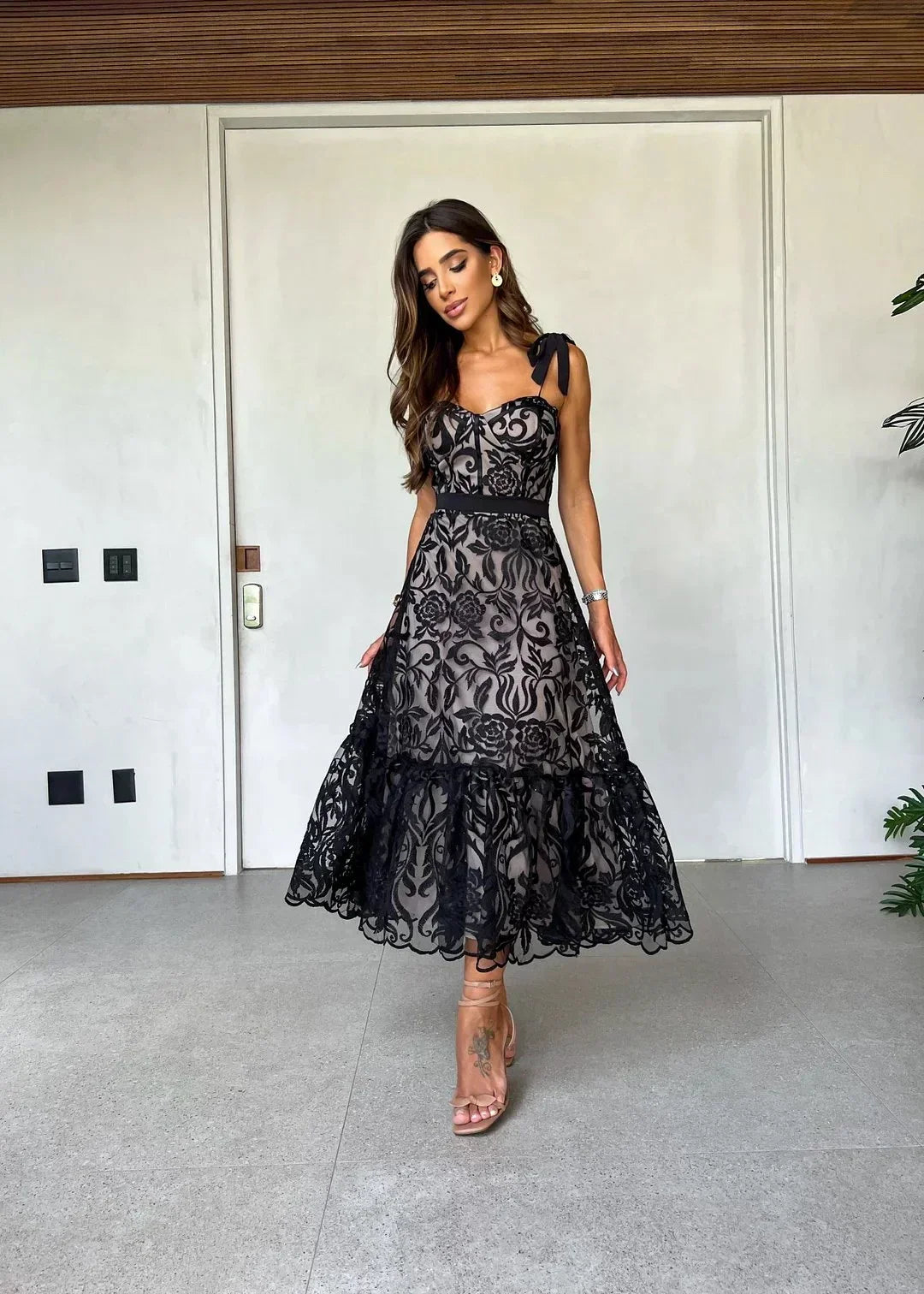Kaori™ | Robe midi élégante à fines bretelles