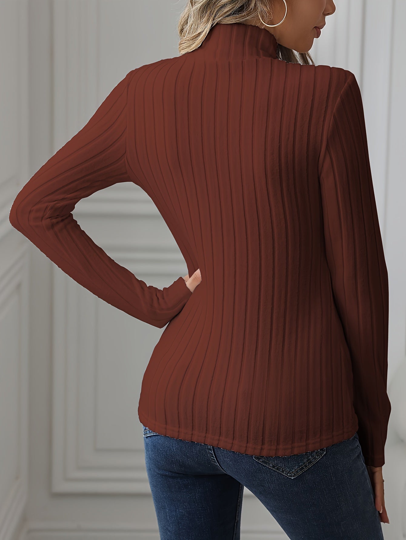 Isabelle – Pull léger à col roulé élégant