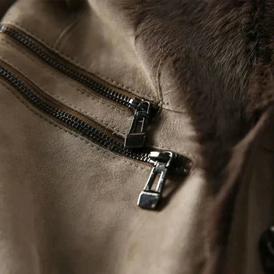 Léa – Veste en peau de mouton délicate avec col en fourrure.