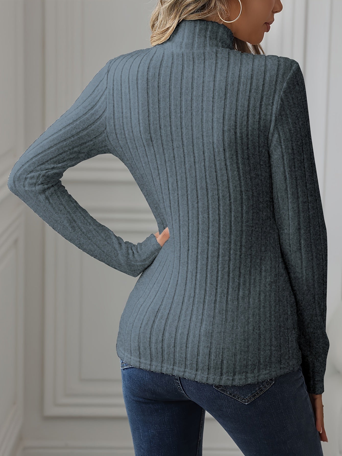 Isabelle – Pull léger à col roulé élégant